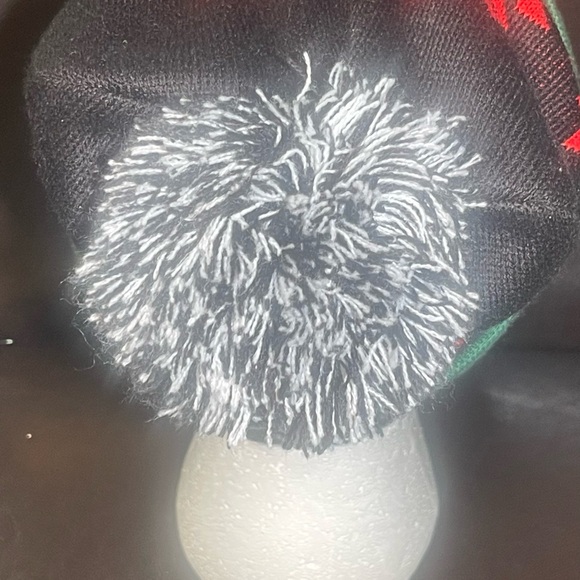 PINK Victoria's Secret Black and Pink Snowflake Beanie hat - Picture 4 of 5